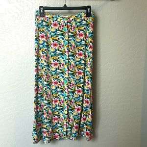 Floral midi skirt with buttons